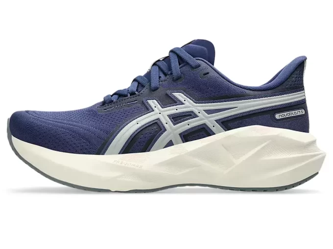 NOVABLAST  5 ASICS TRACK CLUB