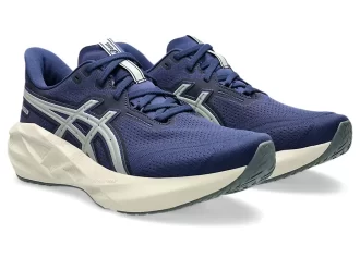 NOVABLAST  5 ASICS TRACK CLUB