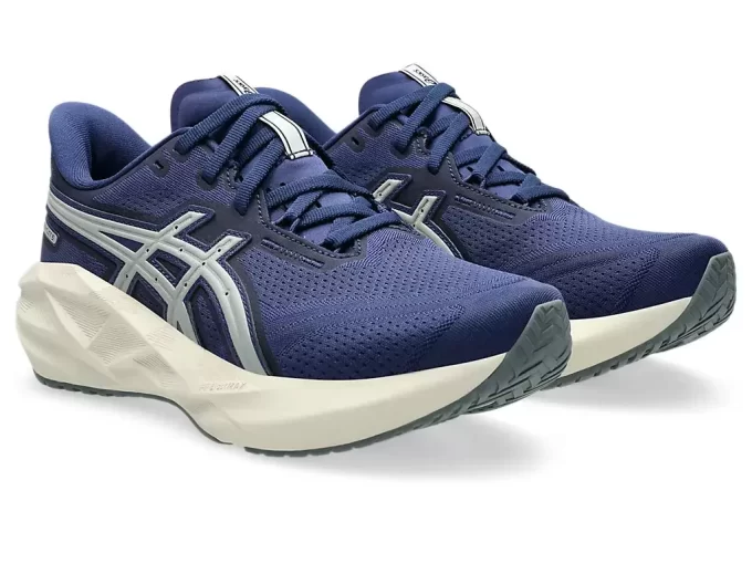 NOVABLAST  5 ASICS TRACK CLUB