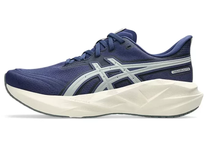 NOVABLAST  5 ASICS TRACK CLUB