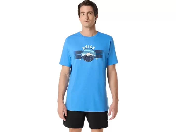 UNISEX ASICS EST 1977 MOUNTAIN TEE
